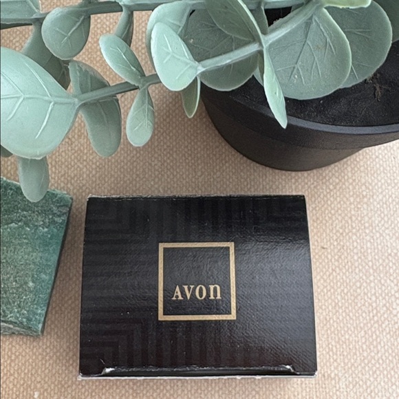 🎉FREE GIFT 🎉 Vintage 1995 Avon Freshwater Pearl Stud Earrings 256 - Picture 9 of 11